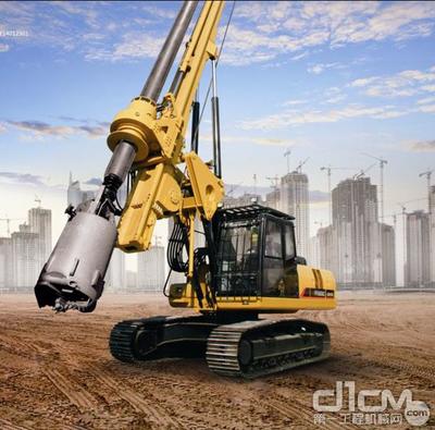 雷沃FR610C旋挖鉆機(jī)榮獲年度產(chǎn)品TOP50大獎，彰顯卓越工程實(shí)力